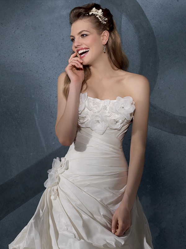 A-Line with Applique And Pick-Up Design Decoration Wedding Dress