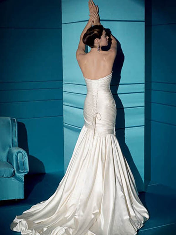 Style Gown Stunning Satin per il check out e drappeggi