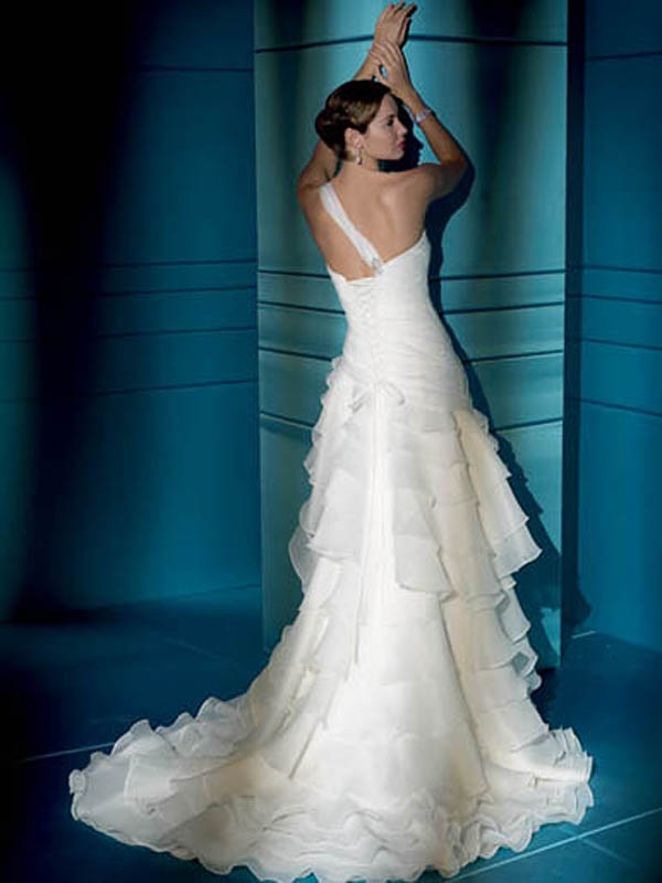 Captivating One-Shoulder Tiered Organza Gown of One-Shoulder