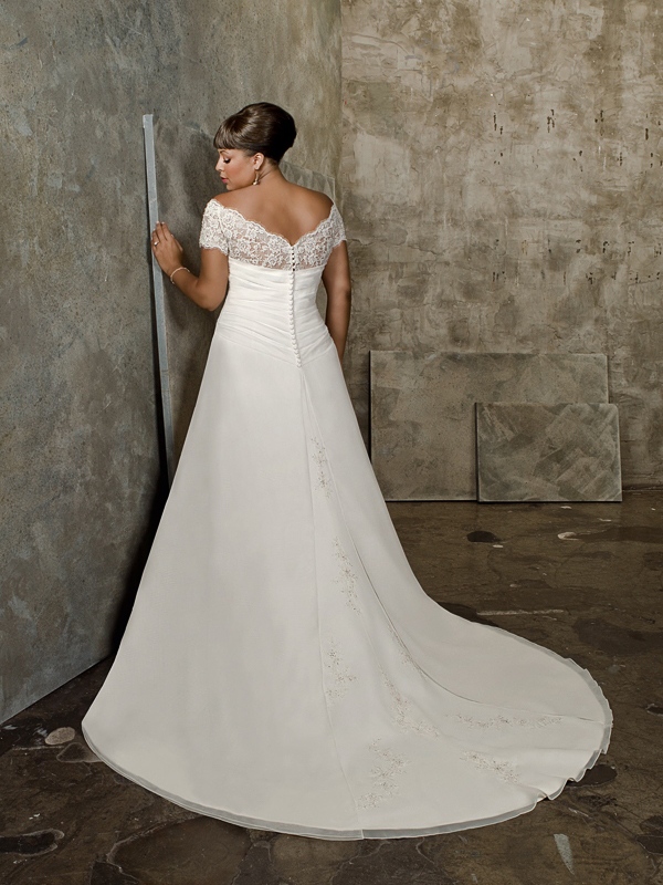 Plus Size A-Line con Off-The Wedding Dress scollo spalla