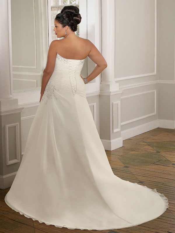 Plus-Size con scollo Wedding Dress Piazza Elegante