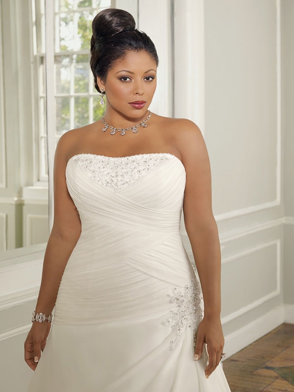 Plus-Size con scollo Wedding Dress Piazza Elegante