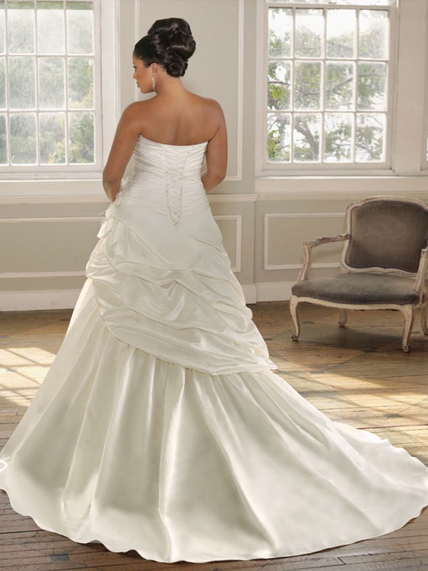 Plus-Size avec fronces et appliques sur la robe de mariage Waistline