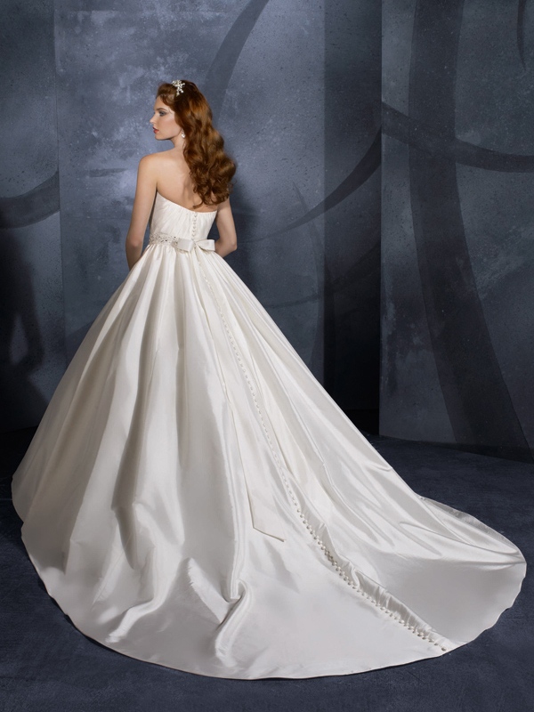 A-Line with Sweetheart Neckline And Natural Beaded Waistline Wedding Dress