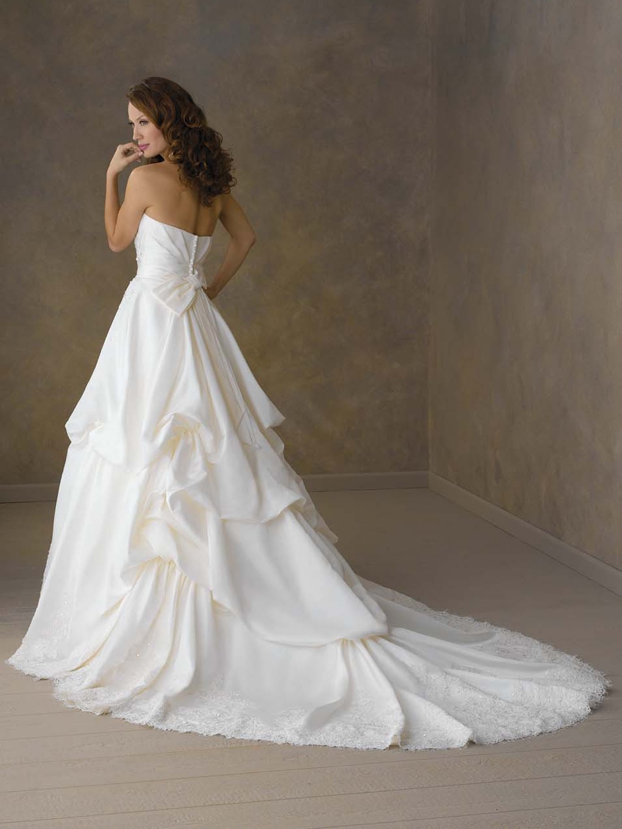 Chic A-Line Taffeta Strapless Wedding Dress