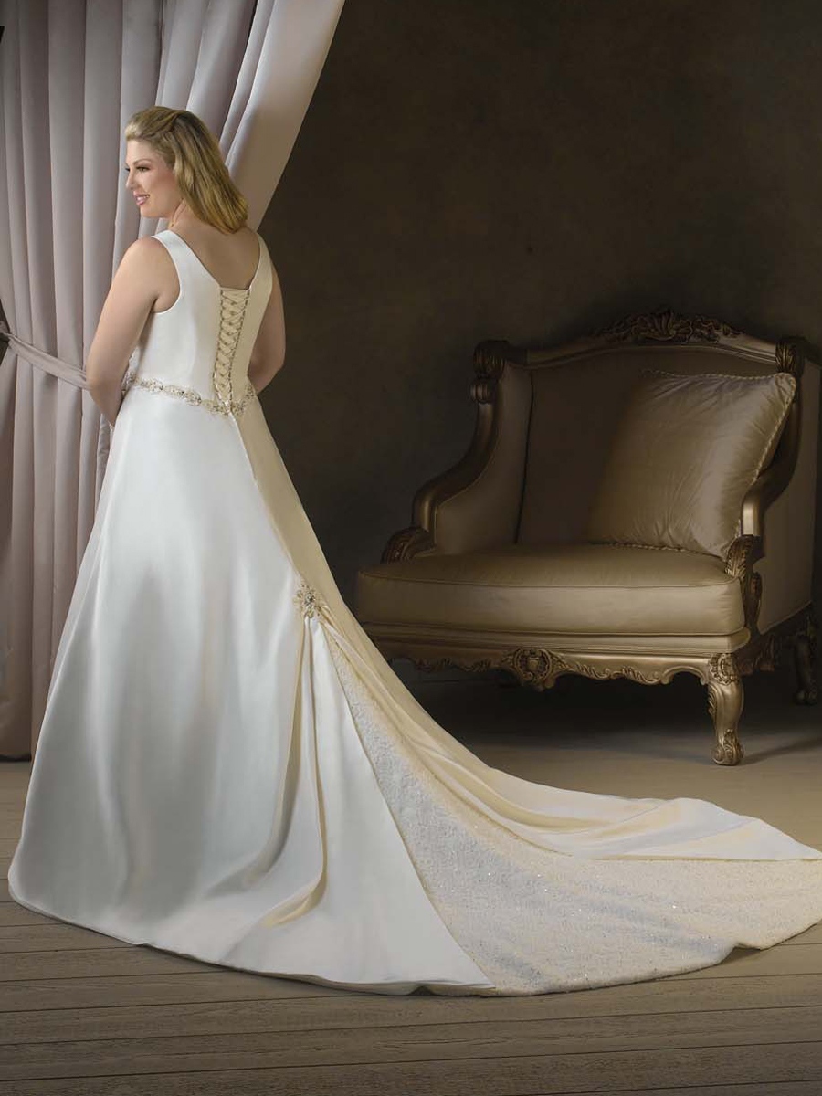 Eye-Catching Scoop Satin A-Line Plus Size Wedding Dress