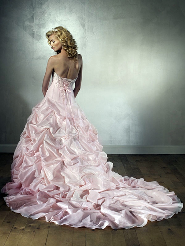 かわいいピンクのボールドレスストラップレスタフタのウェディングドレス