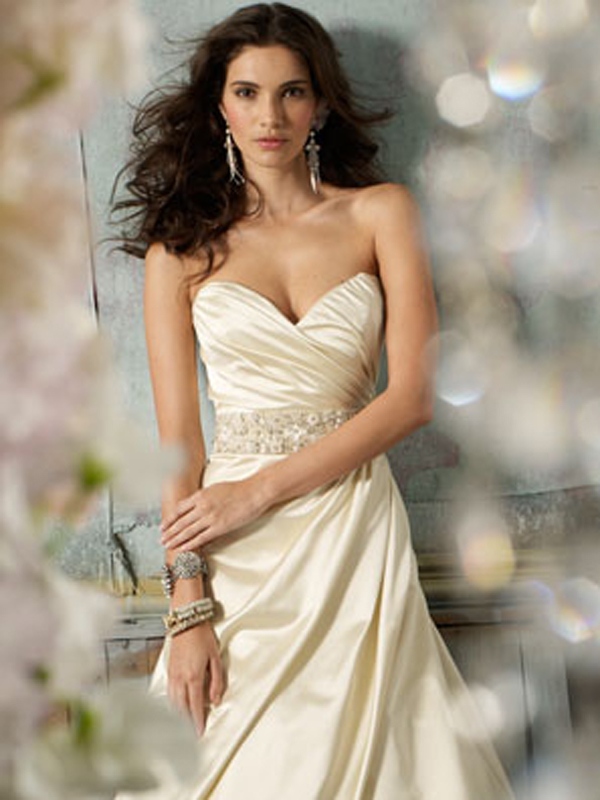 Sontuoso Sweetheart Wedding Outwear Satin per il 2012 Style
