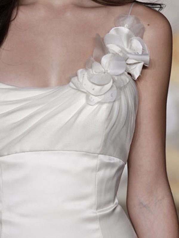 Traum -Like One-Shoulder Floral Satin Kleid von Fish Tail