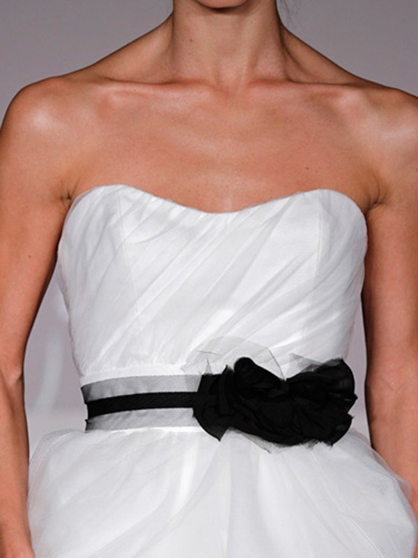 Ball Gown Wedding Gown Bianco Nero di Bow