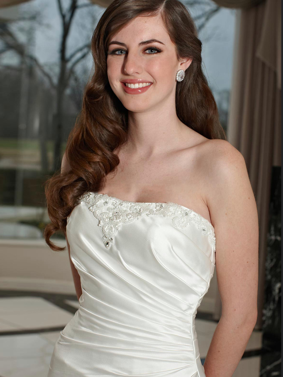 Soft- Satin Brautkleid A-Line mit Straight trägerlos Halsausschnitt mit zarten Perlen Kleid Akzentuiert