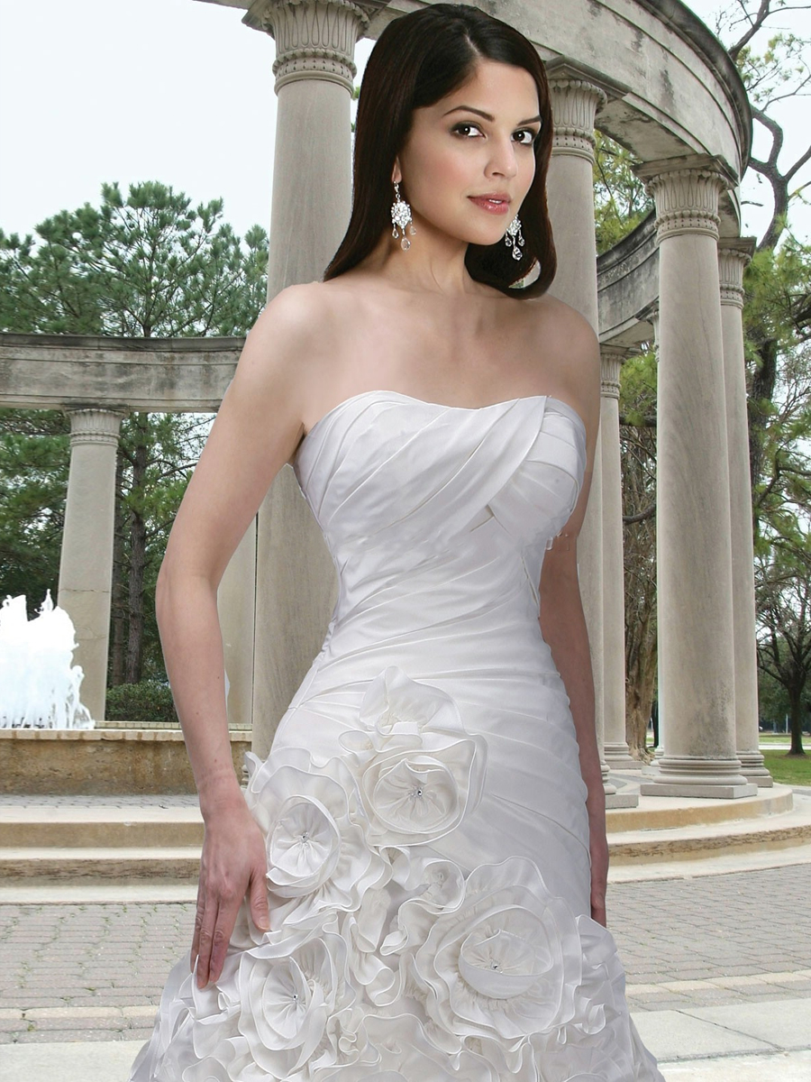 Vestido de tafetá A-Line com um decote sweetheart strapless e um vestido de casamento plissada Corpete