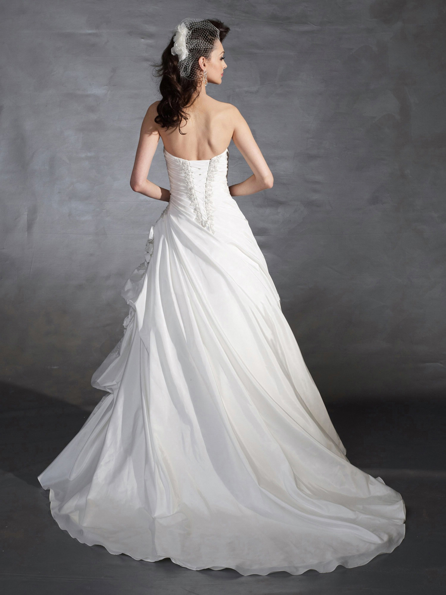 Taffeta A-Line Strapless Scoop Neck With A Natural Waist Gown Wedding Dresses