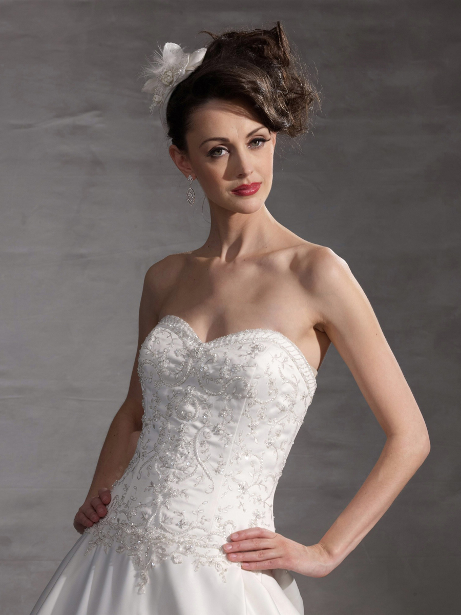 Strapless Sweetheart Neckline sleeveless with A Dropped Waist Wedding Dresses