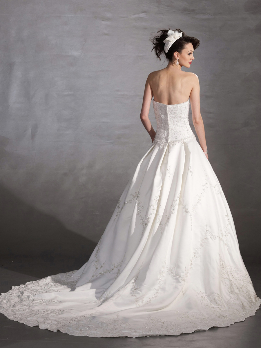 Strapless Sweetheart Neckline sleeveless with A Dropped Waist Wedding Dresses