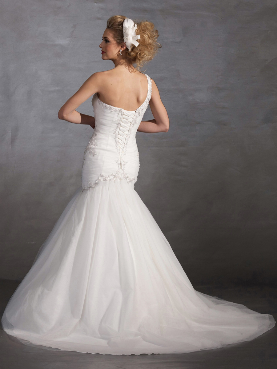 One Shoulder Strap Shows Off Your Beautiful Figure Wedding Dresses