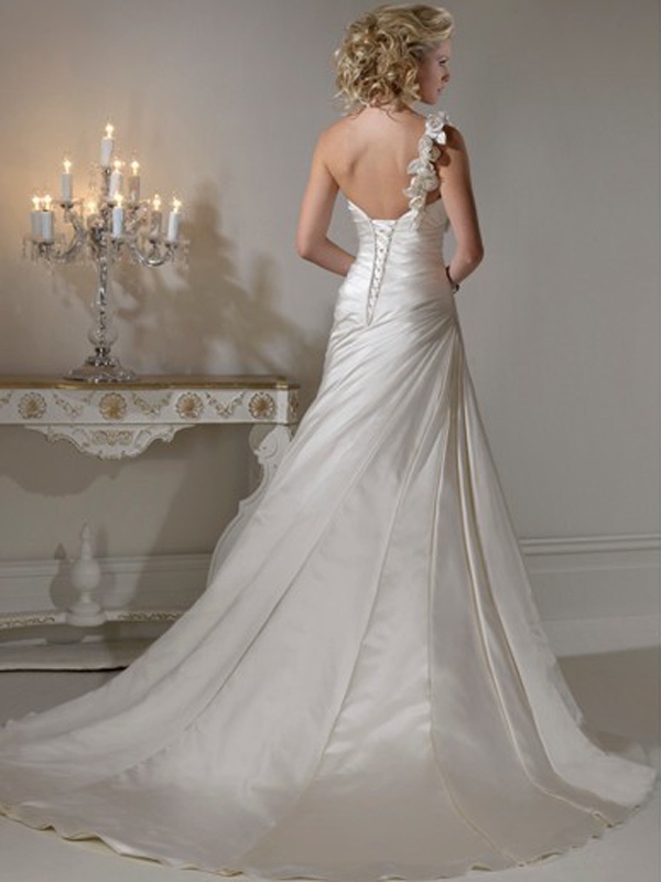 A Linha de cetim-One Wedding Dress ombro com o decote suave