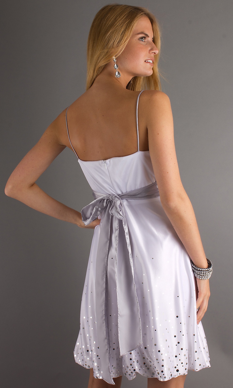Короткое платье Спагетти ремень с Sequin подробно Связанные Талия платья