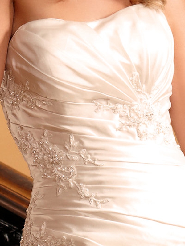 O tafetá Strapless fantástico A - alinhe o vestido para um casamento de 2011 quedas
