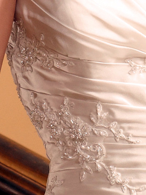 O tafetá Strapless fantástico A - alinhe o vestido para um casamento de 2011 quedas