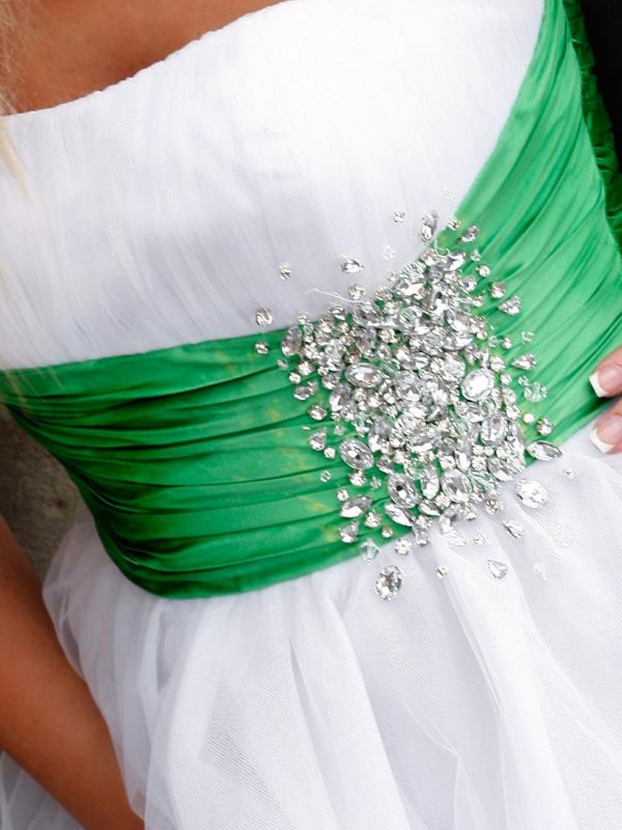 Современные смарт без бретелек белого тюля Наложение Homecoming платье зеленого Sash атласная