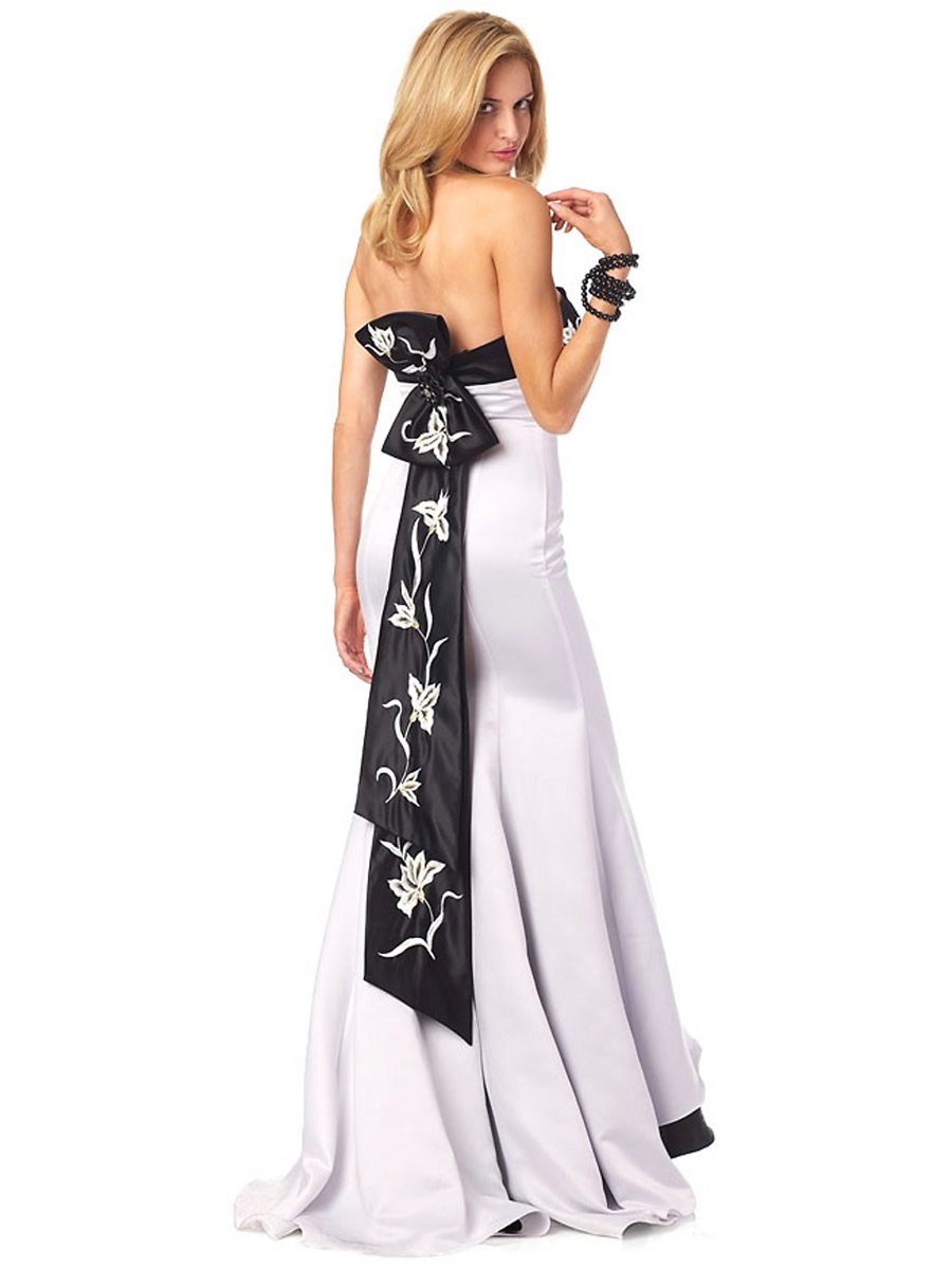 Vintage Strapless White and Black Satin Gown Celebrity Lunghezza del Bow Tie Indietro