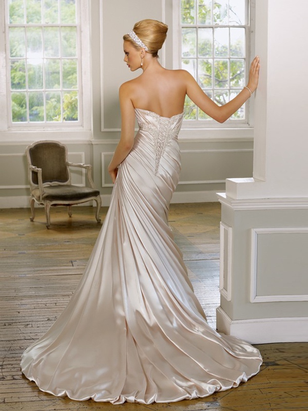 Fashionable Satin Strapless Sheath Pleated Wedding Dress