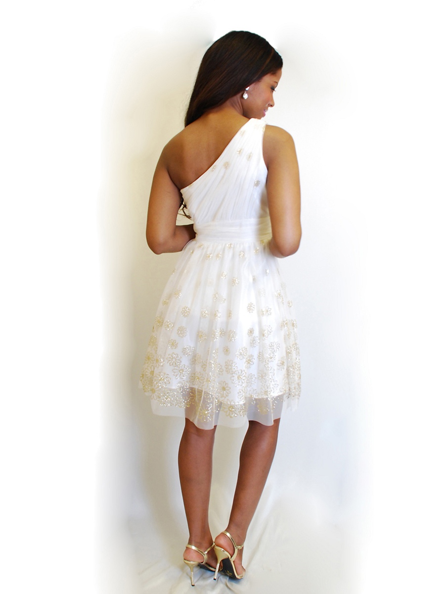 白の刺繍オーガンザ非対称ワンショルダーネックラインウェディングゲストドレス