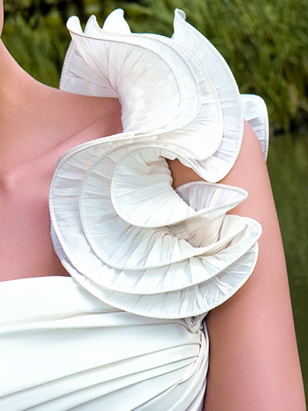 Victoria ha modificato il vestito la tonalità da cerimonia nuziale della sirena del taffettà
