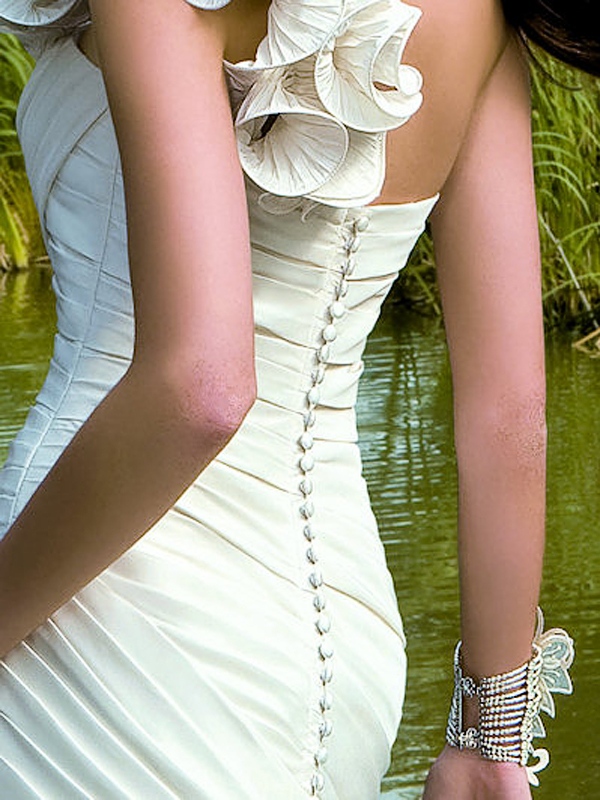 Victoria entonó el vestido de boda de la sirena del tafetán