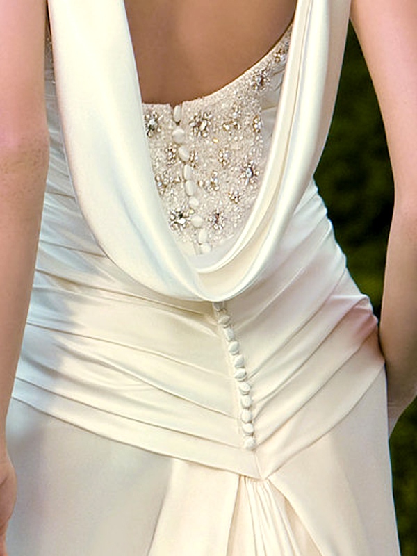 Weich geändertes Satin-Low-Backed Hochzeits-Kleid