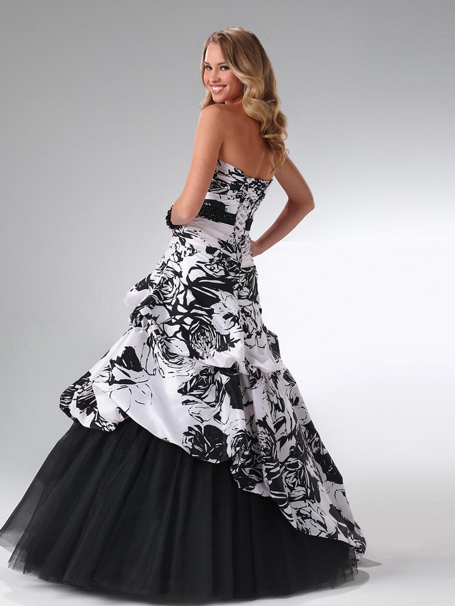 黒と白のプリントストラップレスピックアップバルーン裾チュールアンダーQuinceaneraのウェディングドレス