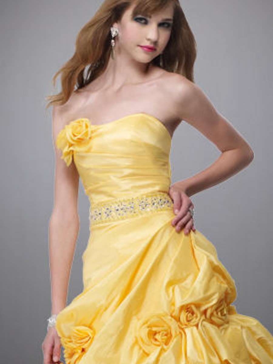 El legendario vestido sin tirantes de tafetán amarillo bola piso-longitud de quedar atrapado arriba y vestido de flores