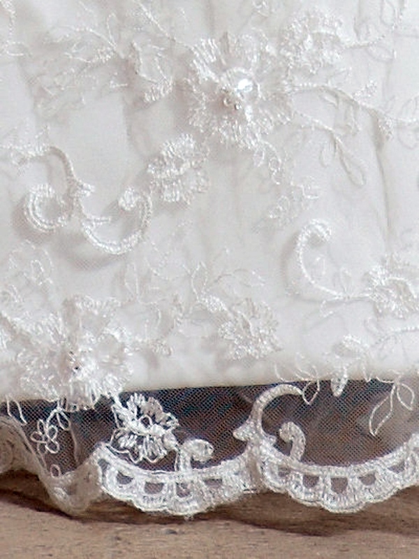 Платье венчания шнурка V-Шеи милой оболочки облегченное