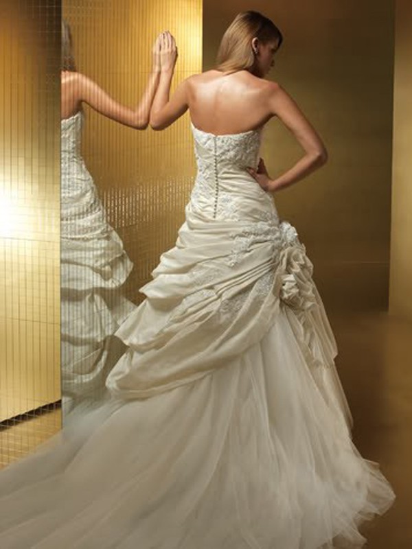 A-Line Strapless Ruched Bodice with Applique Decoration Wedding Dress