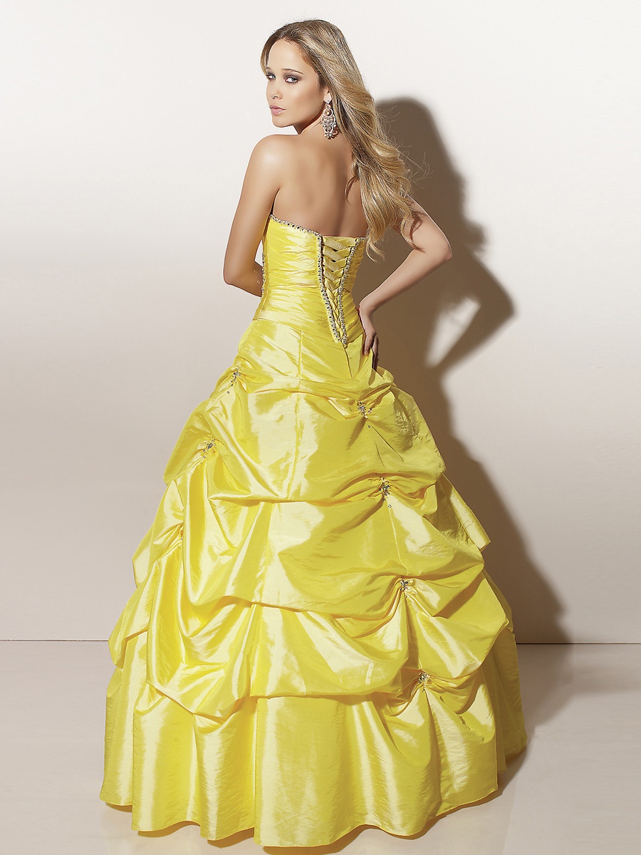 Contemporary Sweetheart floor-lunghezza Ball Gown Yellow Satin Beaded Quinceanera Outwear