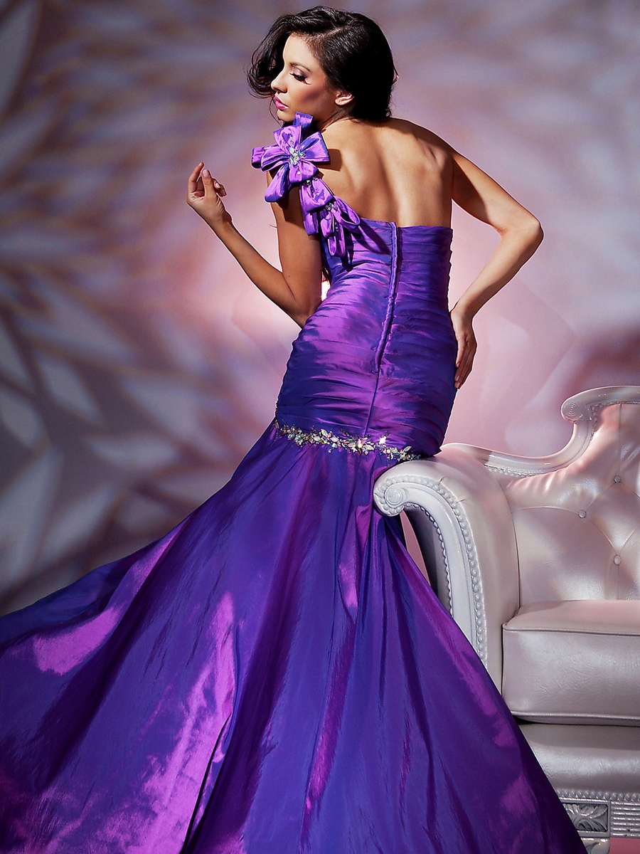 Graceful Taffeta One-shoulder Ruffled Strap Rhinstones Embellishment Full Length Celebrity Dresses