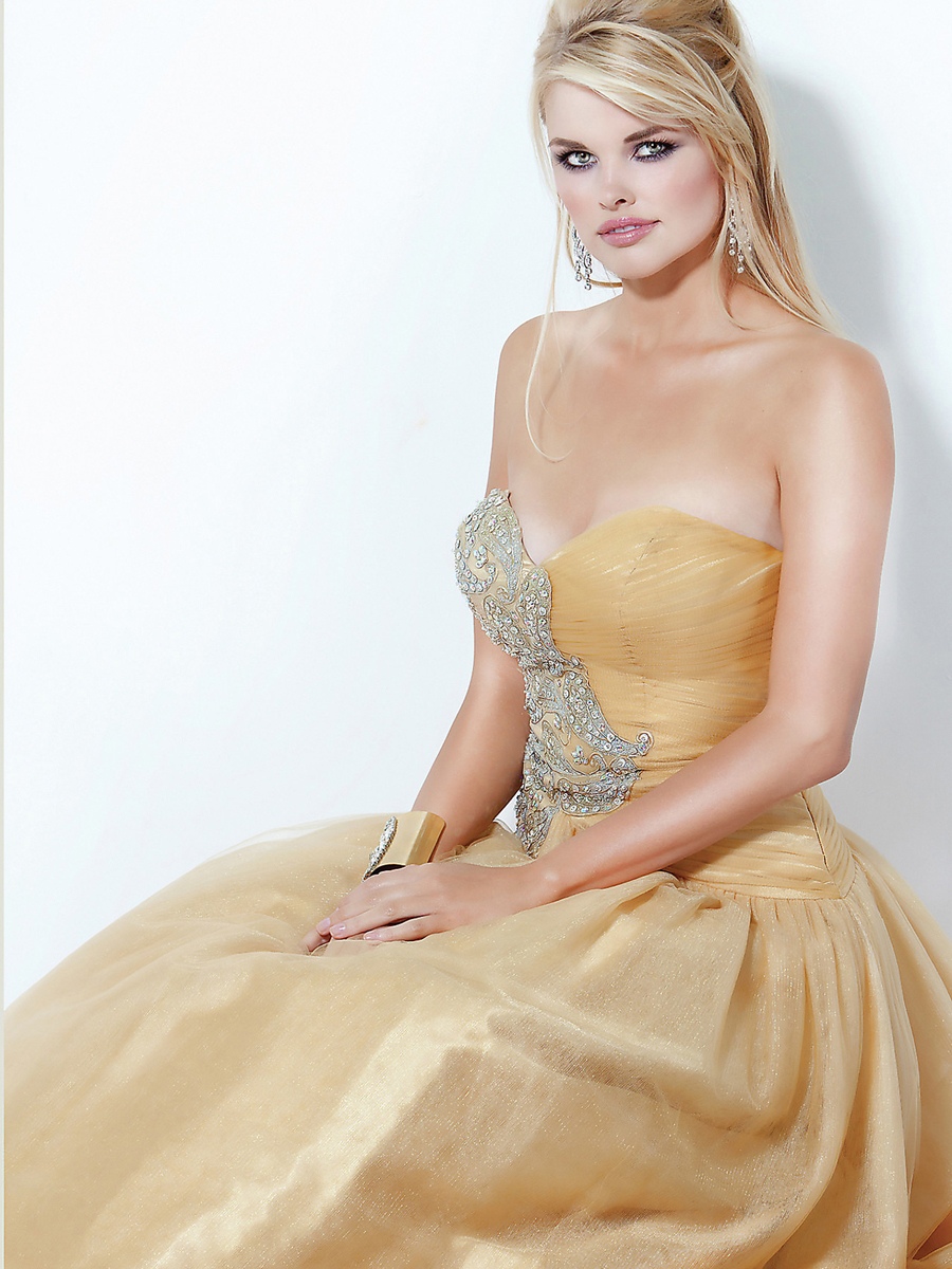 Sweetheart Sontuoso Champagne Beaded Tulle and Ball Satin Gown Dress Quinceanera