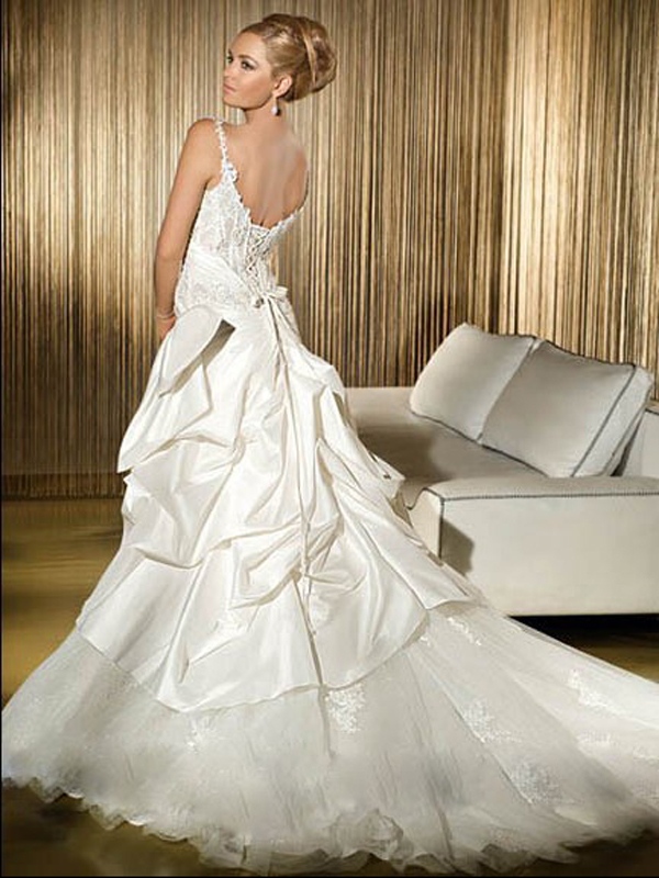 Fashionable Satin and Tulle V-Neckline A-Line Wedding Dress