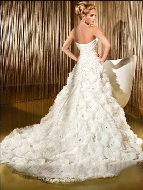 Chic Tulle A-Line Strapless Sweetheart Wedding Dress