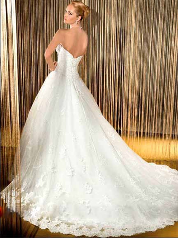 The A-Line Strapless Sweetheart Tulle Wedding Dres
