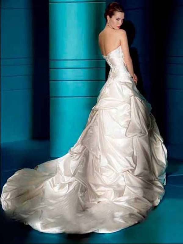 Luxury Ball Gown cetim vestido de casamento Strapless Querida