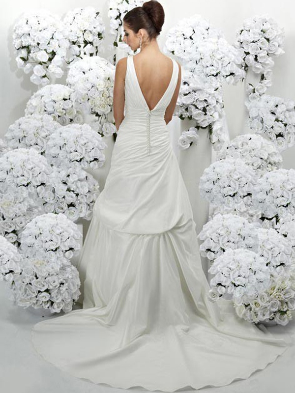 Sexy V-Neck with A-Line Silhouette Elegant and Chic Wedding Dress