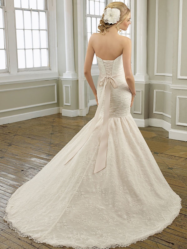 Mermaid Silhouette with Strapless and Sweetheart Neckline in Chapel Train Wedding Dress