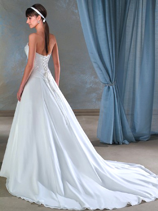 Vestido de princesa Strapless All -Over Beading para o casamento da Igreja