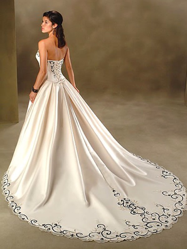 Special Fashion Gown of Movable Applique for Wedding