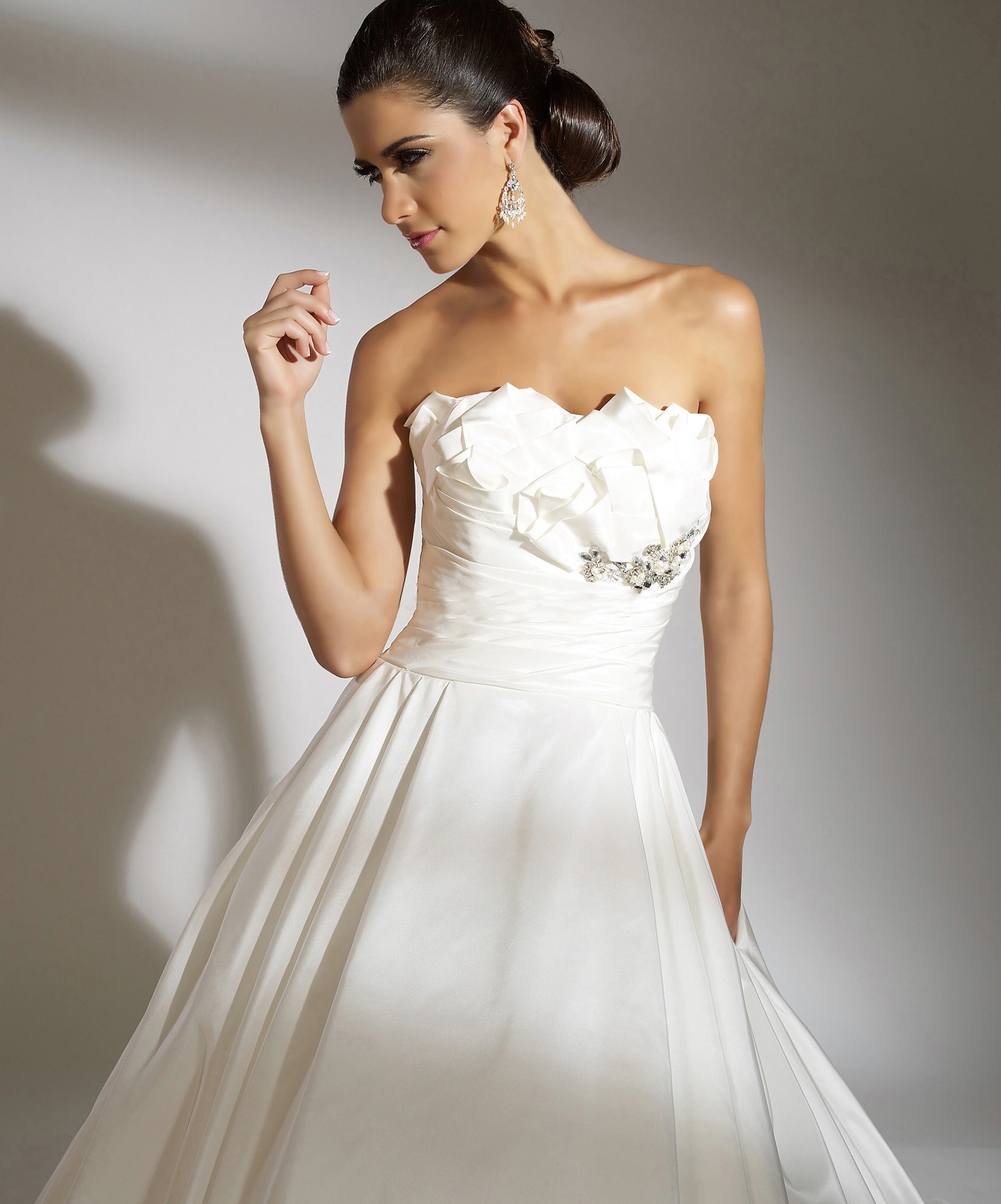 Off-Shoulder Pleated Stain Wedding Dress with Embroidered