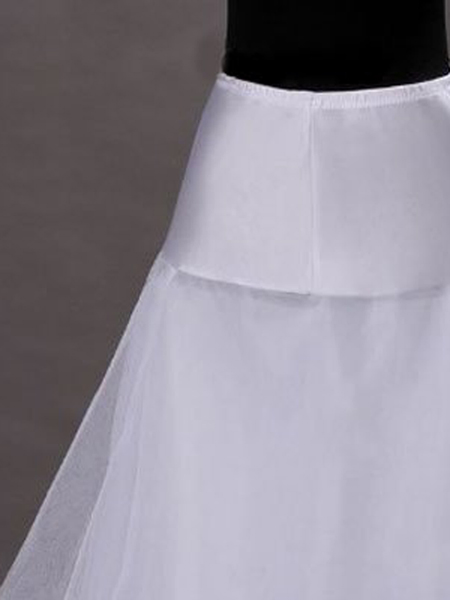 ピュアホワイトのAラインのウェディングドレスのペチコート
