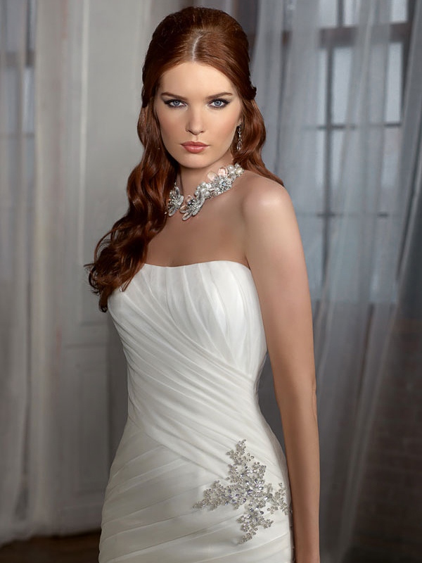 Une silhouette de sirène avec des perles sur le Embellissement Wedding Dress Waistline