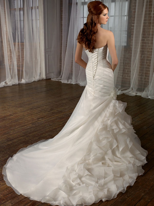 Une silhouette de sirène avec des perles sur le Embellissement Wedding Dress Waistline